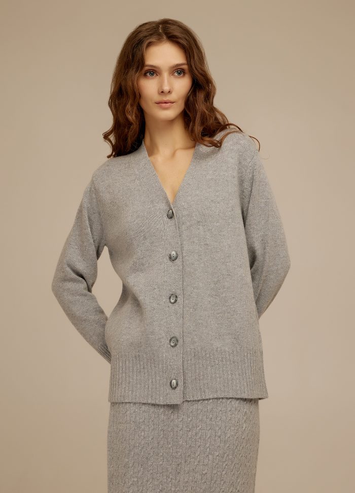 CARDIGAN LIGHT GRAY with buttons and lamb's wool 4086