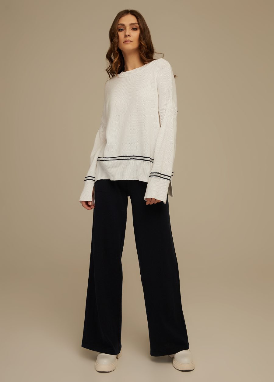 JUMPER WHITE with the inscription on the back 