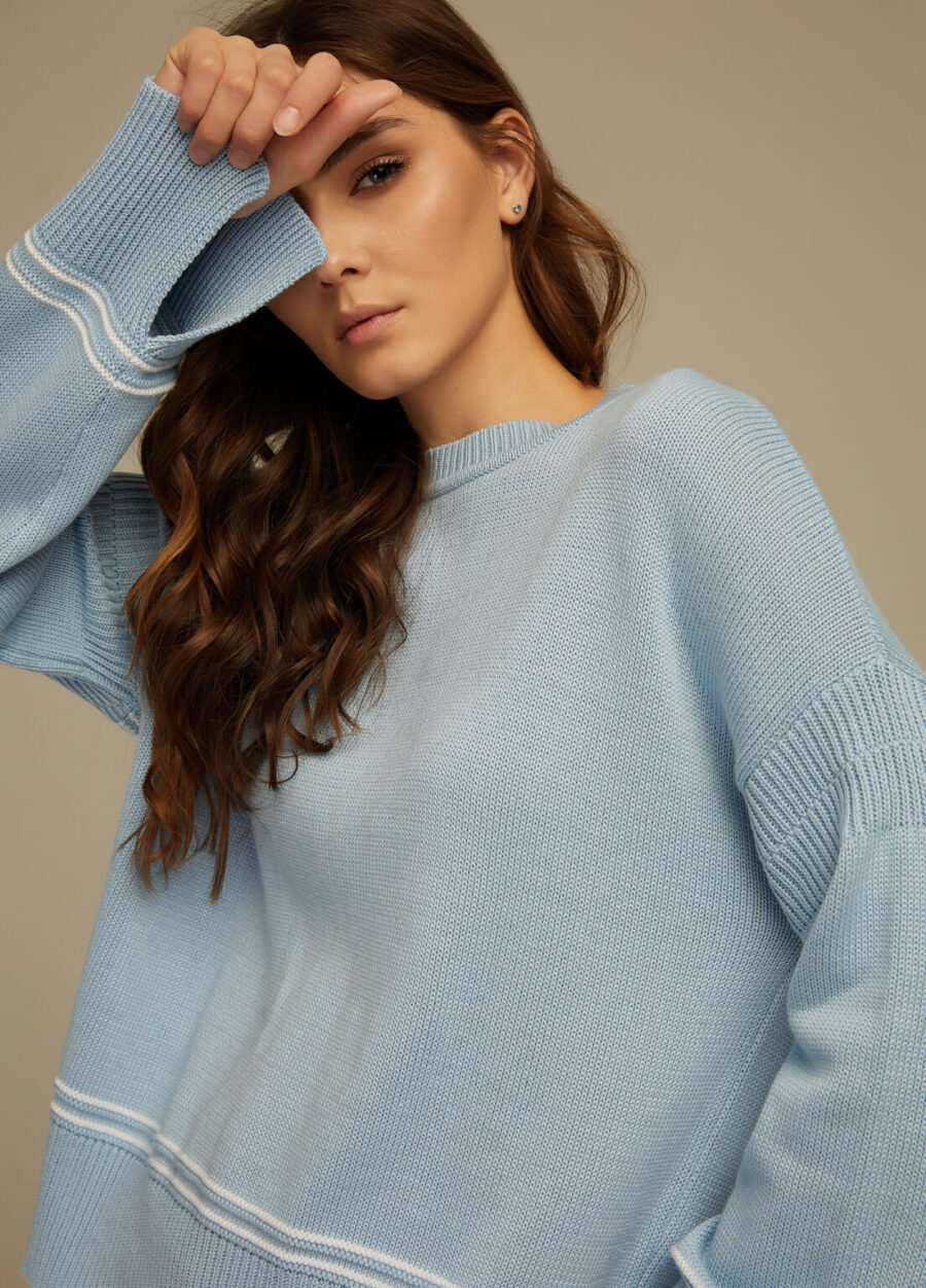 JUMPER BLUE with the inscription 