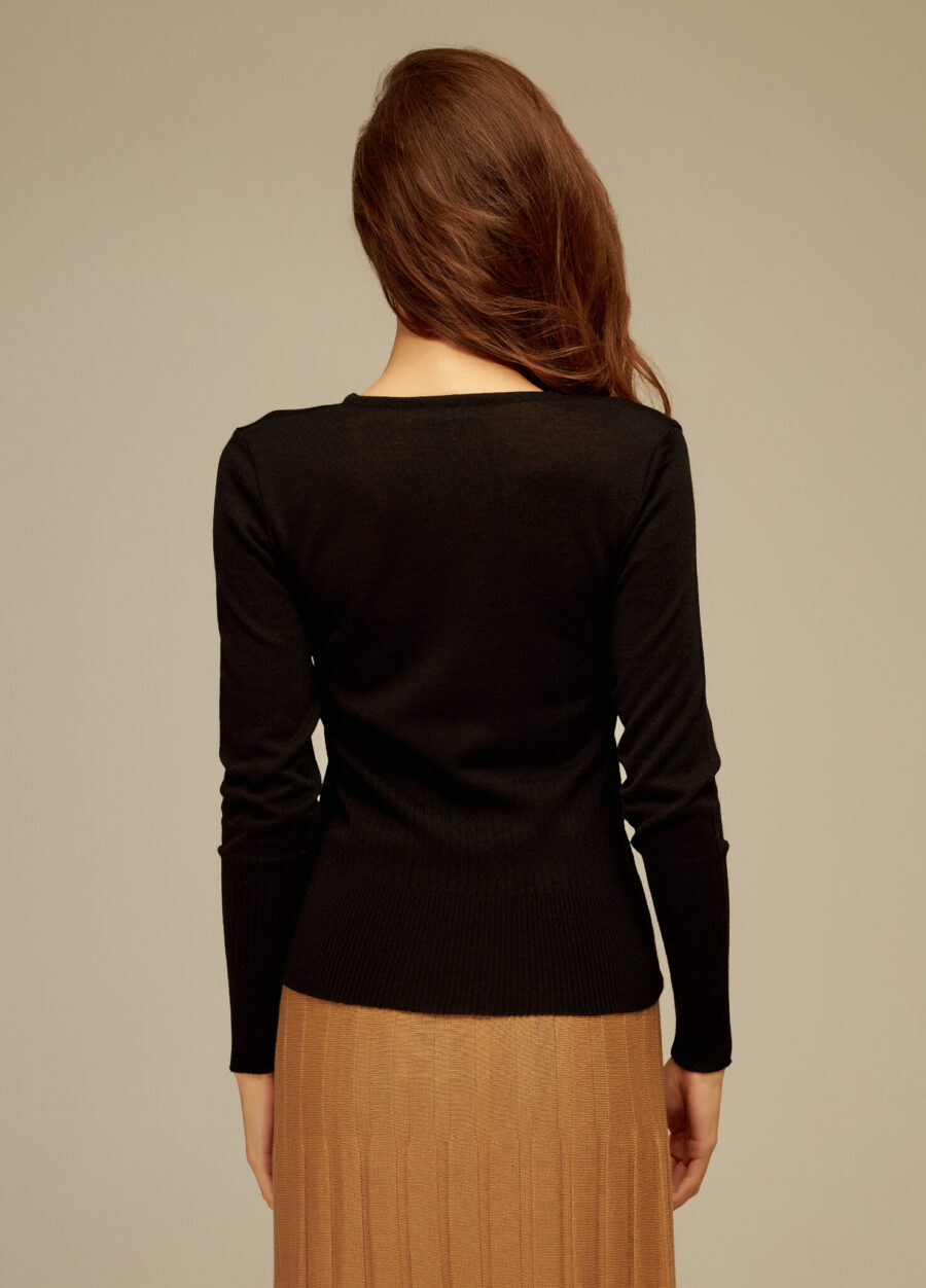 JUMPER BLACK v-neck MIRRA-Collections_Essentials_3