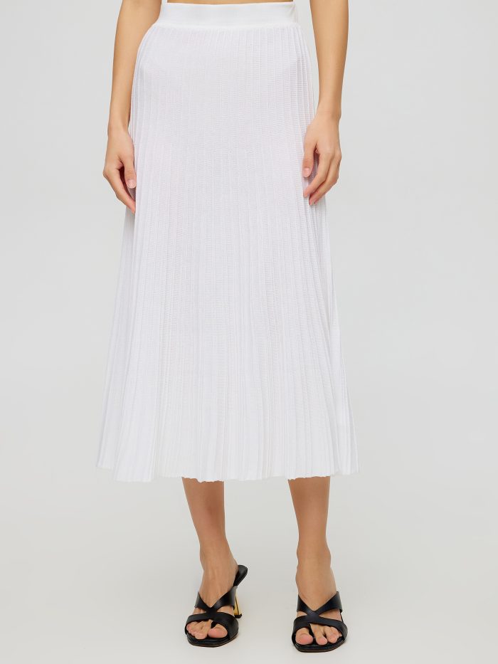 White skirt made of cotton A silhouette 5013