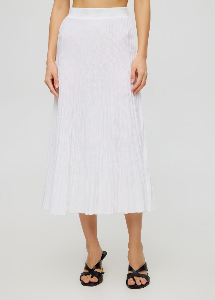 White skirt made of cotton A silhouette 5013