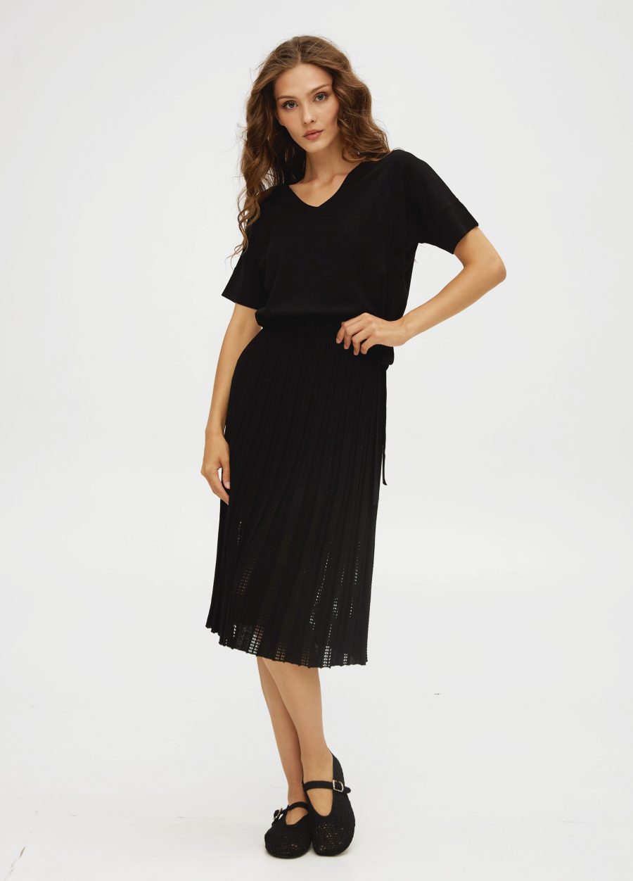 Black dress with perforations and short sleeves 5055-Collections_Dresses_7