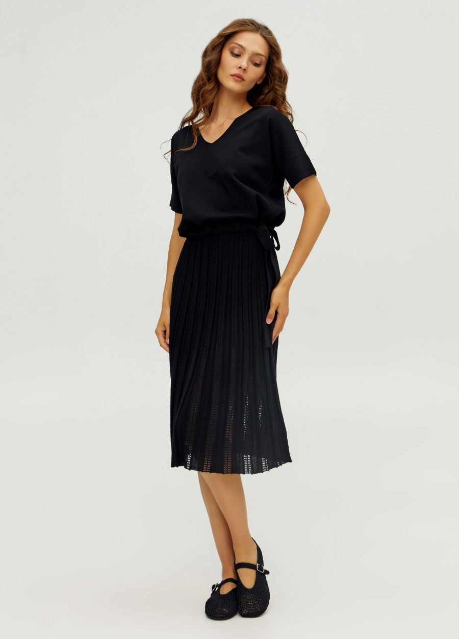 Black dress with perforations and short sleeves 5055-Collections_Dresses_1