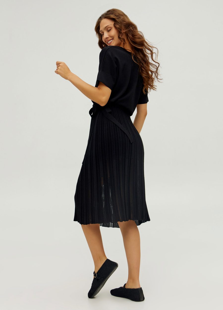 Black dress with perforations and short sleeves 5055-Collections_Dresses_3