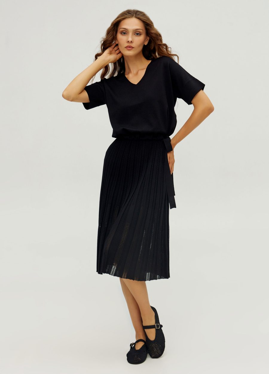 Black dress with perforations and short sleeves 5055-Collections_Dresses_4