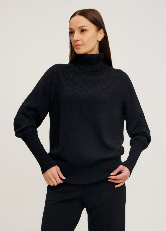 BLACK JUMPER merino-blend with a high collar 1077