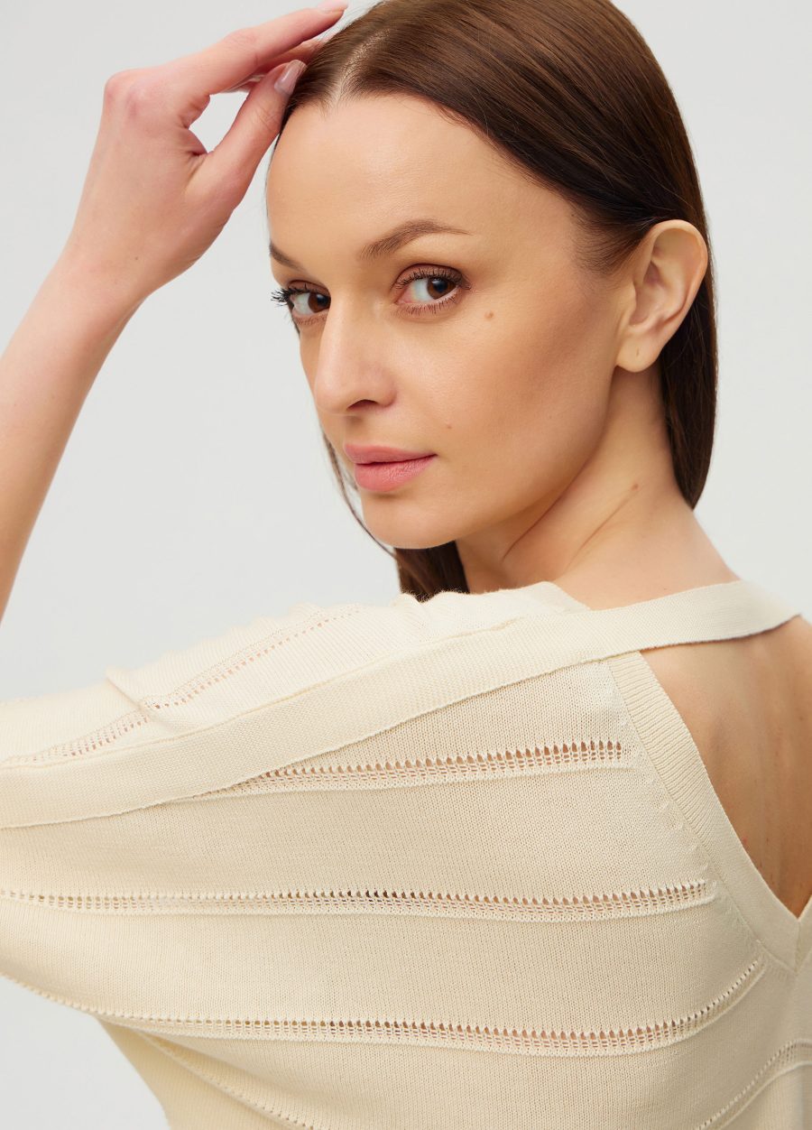 JUMPER CREAM with V-neck on the back 6012-Collections_Ready to Wear_3